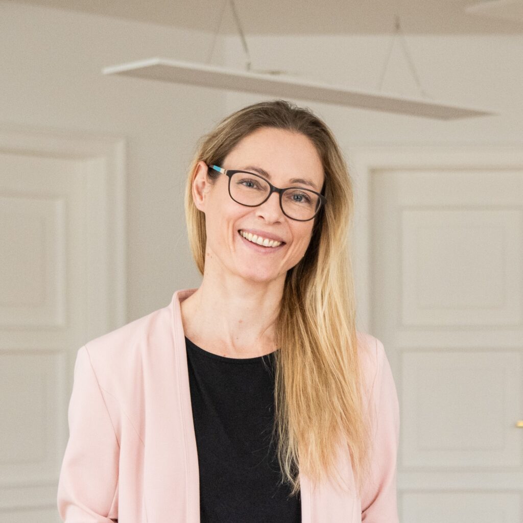 Portraitfoto von Elisabeth Zeilinger